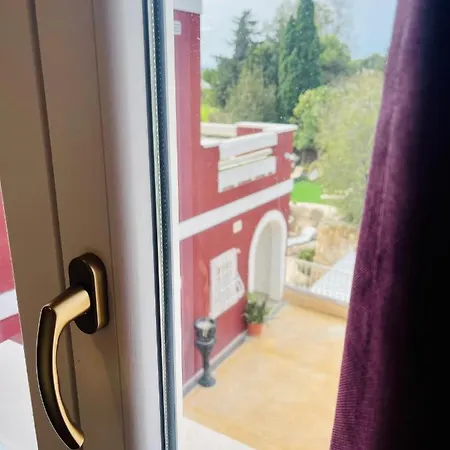 Otel The Red Farm Relais & *