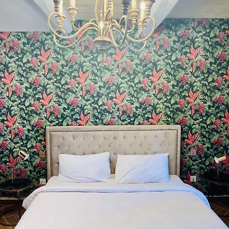 Otel The Red Farm Relais & *