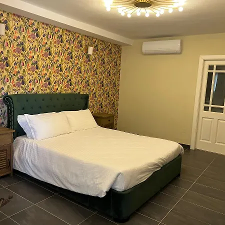 The Red Farm Relais & Iklin