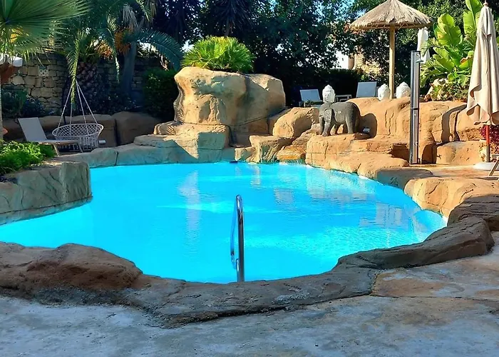 The Red Farm Relais & ホテル Iklin