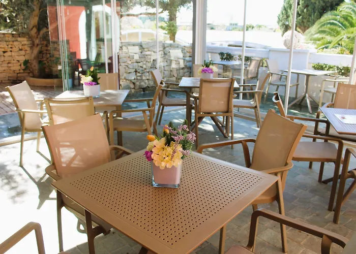 The Red Farm Relais & Iklin