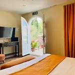 The Red Farm Relais & Iklin
