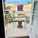 Hotel The Red Farm Relais & Iklin