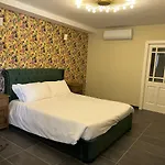 The Red Farm Relais & Iklin