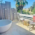 Hotel The Red Farm Relais &