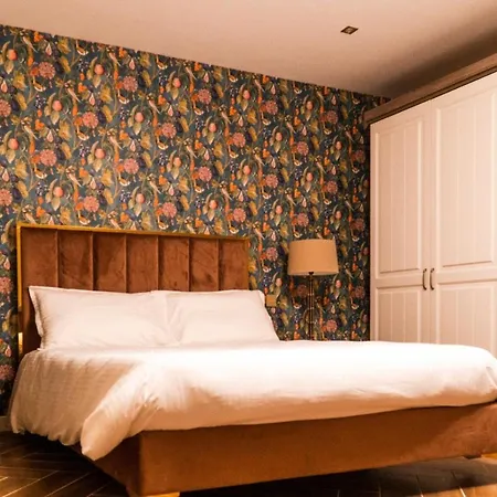 The Red Farm Relais & *