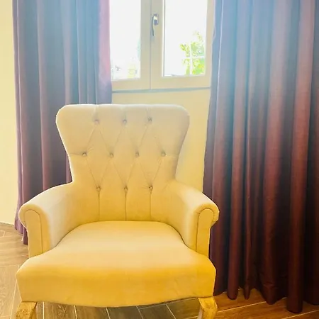 The Red Farm Relais & 3* Iklin