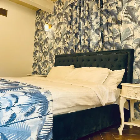 The Red Farm Relais & *