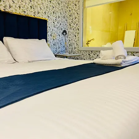 Hotel The Red Farm Relais & Iklin