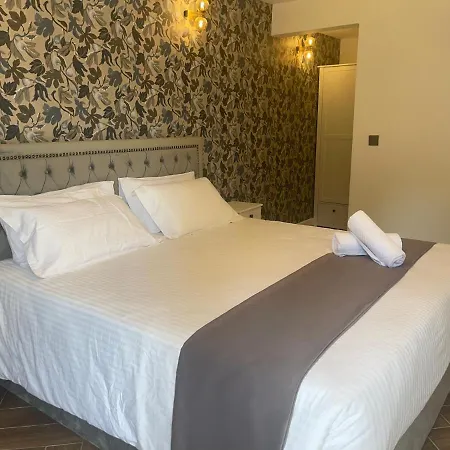 The Red Farm Relais & 3* Iklin