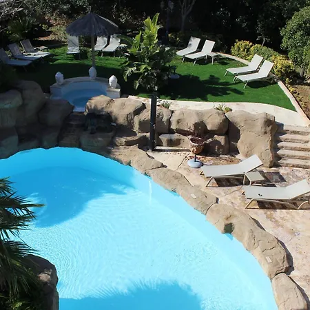 The Red Farm Relais & Iklin