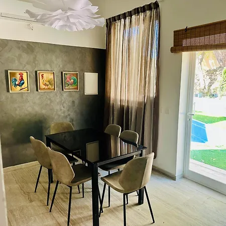 Hotel The Red Farm Relais & Iklin