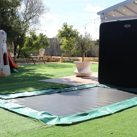 The Red Farm Relais & Отель Iklin