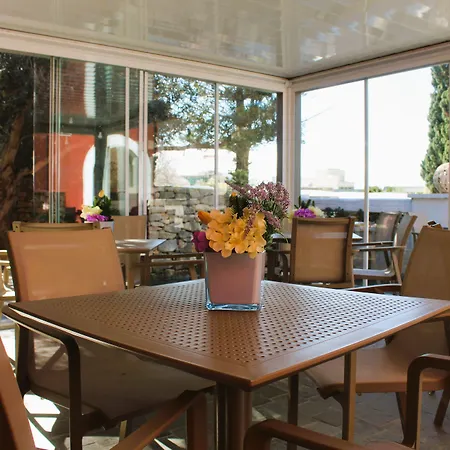 The Red Farm Relais & Iklin
