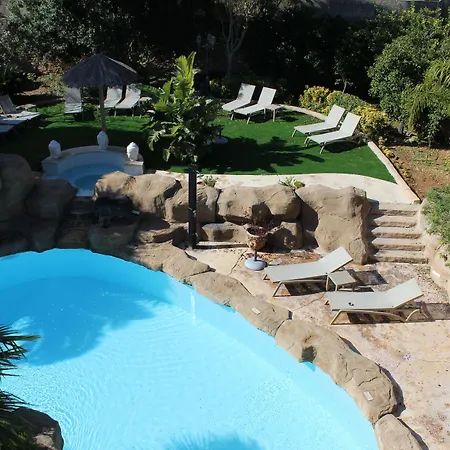 The Red Farm Relais & Отель Iklin