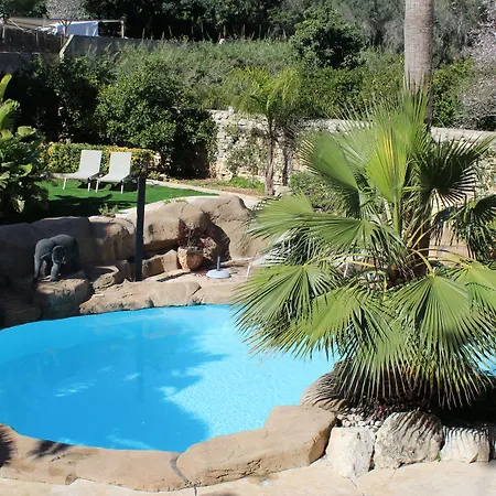 The Red Farm Relais & Otel Iklin