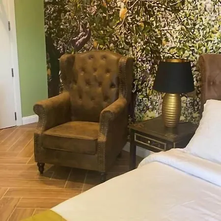 Hotel The Red Farm Relais & Iklin