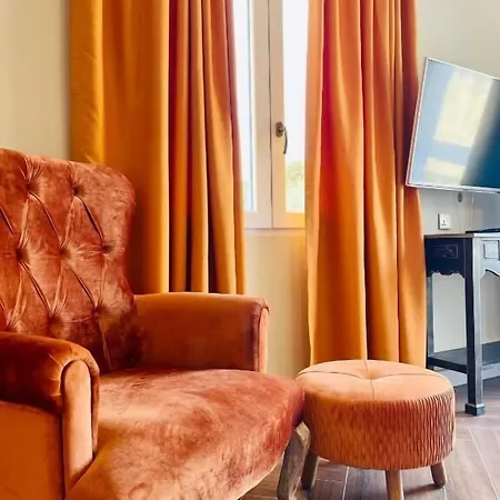 The Red Farm Relais & Otel Iklin