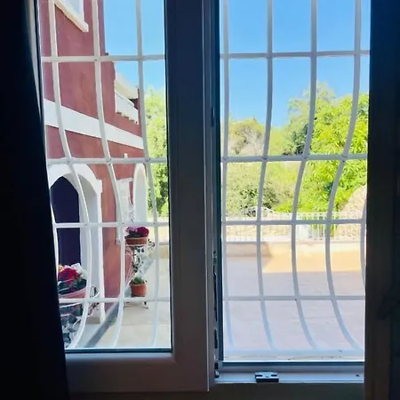 Otel The Red Farm Relais & 3*