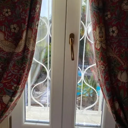 The Red Farm Relais & Отель