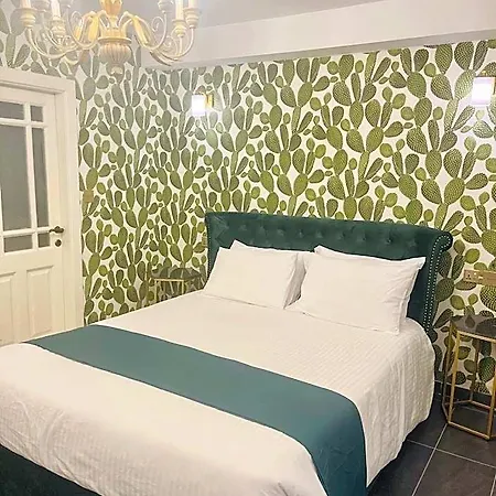 Hotel The Red Farm Relais &