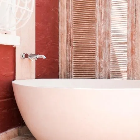 The Red Farm Relais & Iklin