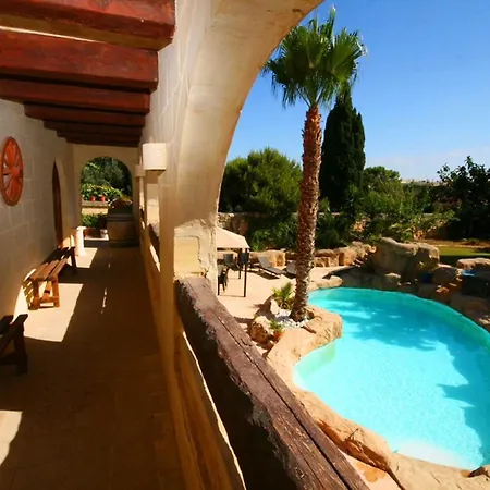 Hotel The Red Farm Relais & Iklin