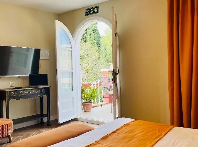 The Red Farm Relais & Iklin