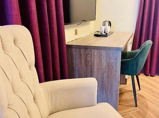 Otel The Red Farm Relais & 3*