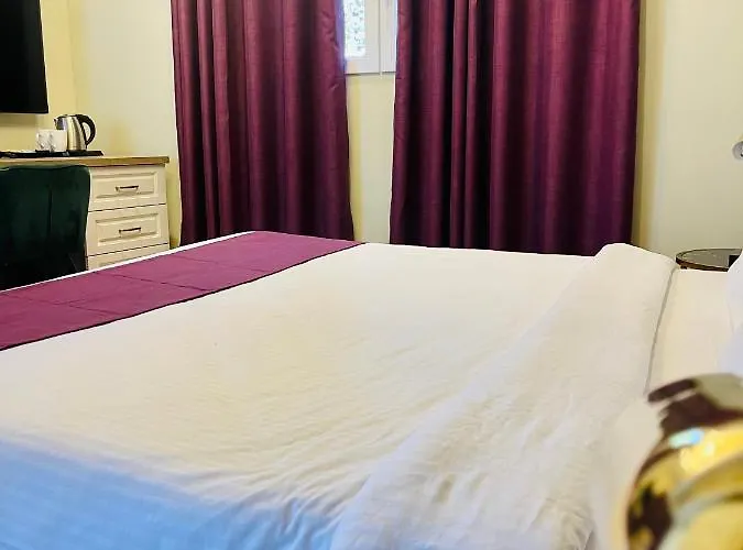 The Red Farm Relais & 3* Iklin