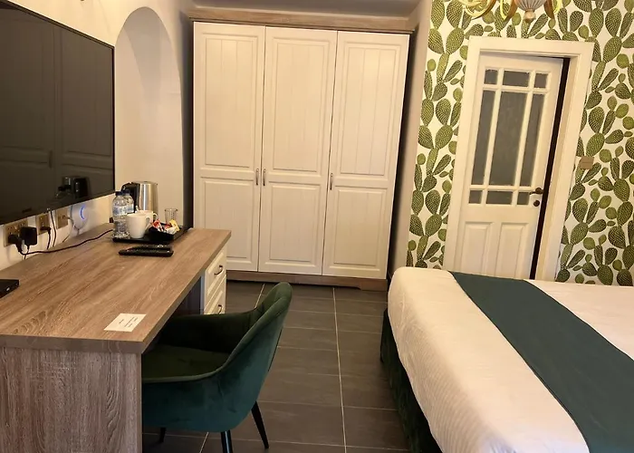 Otel The Red Farm Relais &