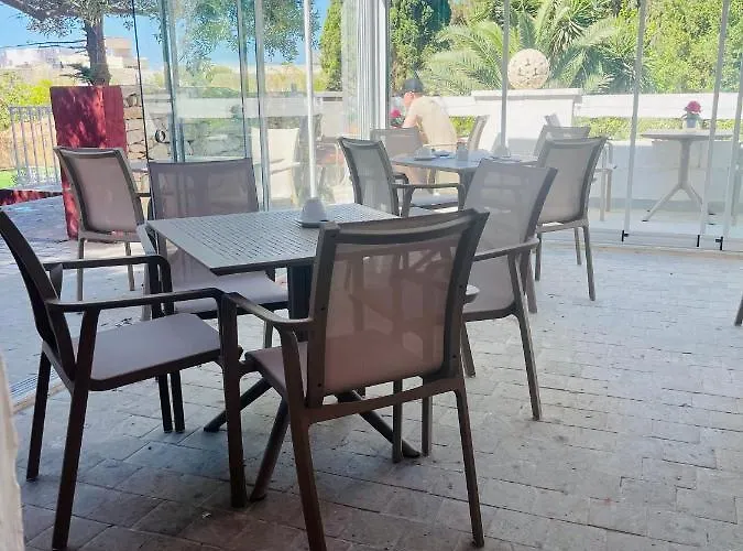 The Red Farm Relais & Iklin