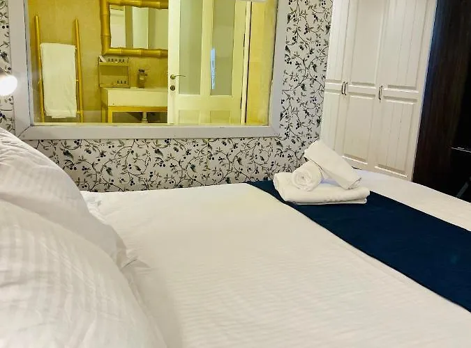 Otel The Red Farm Relais & Iklin