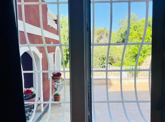 The Red Farm Relais & Iklin