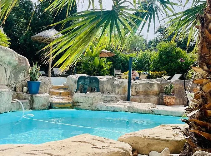 The Red Farm Relais & Hotell Iklin