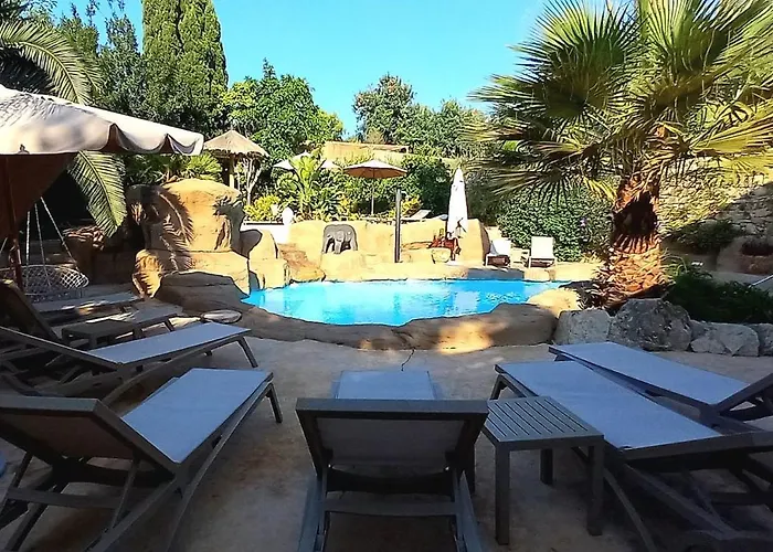 The Red Farm Relais & Iklin