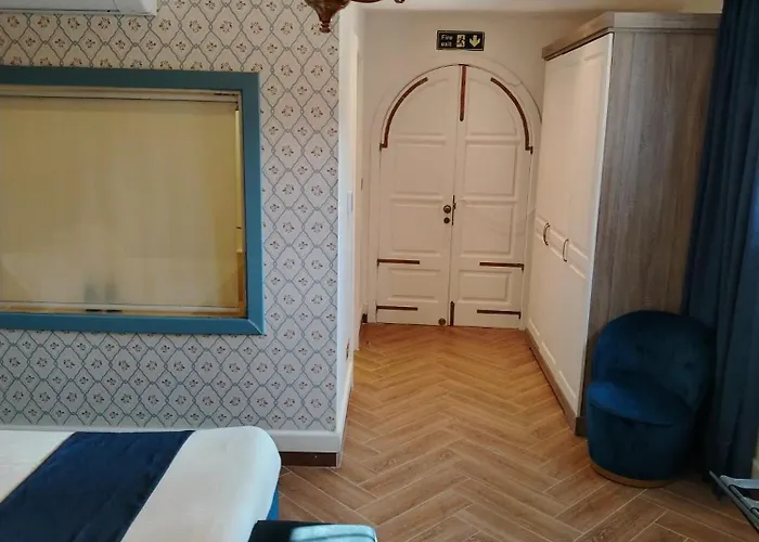 The Red Farm Relais & Hotell Iklin