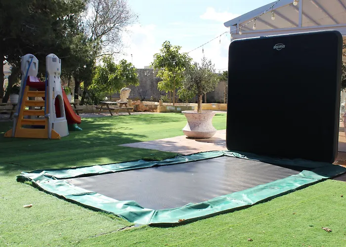 The Red Farm Relais & Hotell Iklin