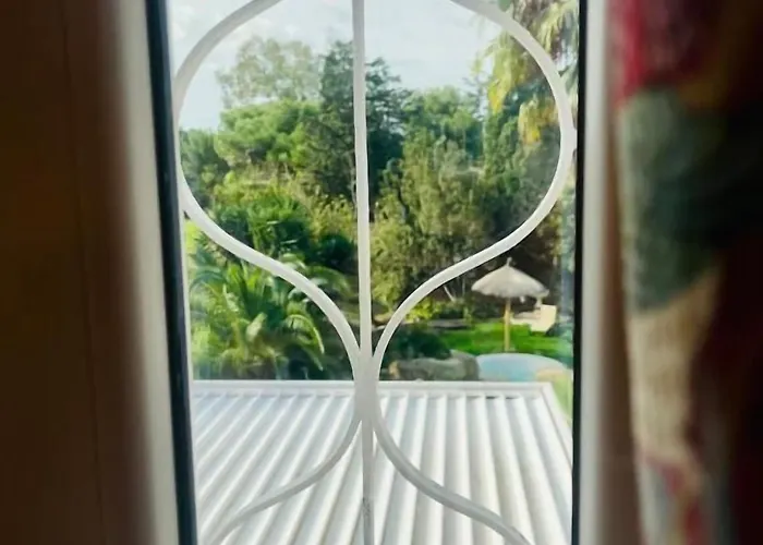 Otel The Red Farm Relais & Iklin