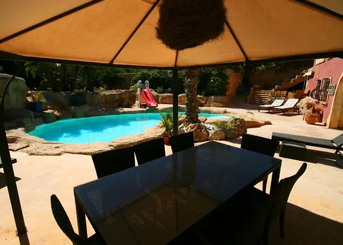 The Red Farm Relais & Iklin